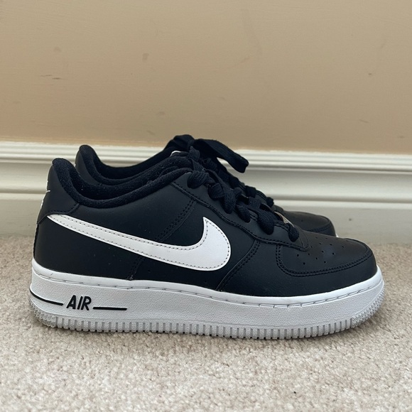 Youth Nike Air Force 1 - Size 4Y (women’s 6 equivalent) - Picture 2 of 6